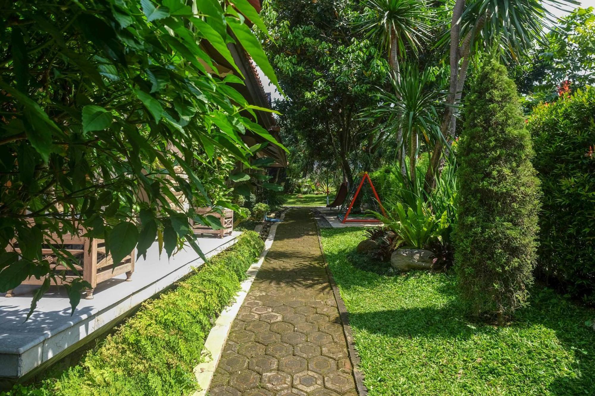Sareh Villa By The Lavana Semarang Ngoại thất bức ảnh
