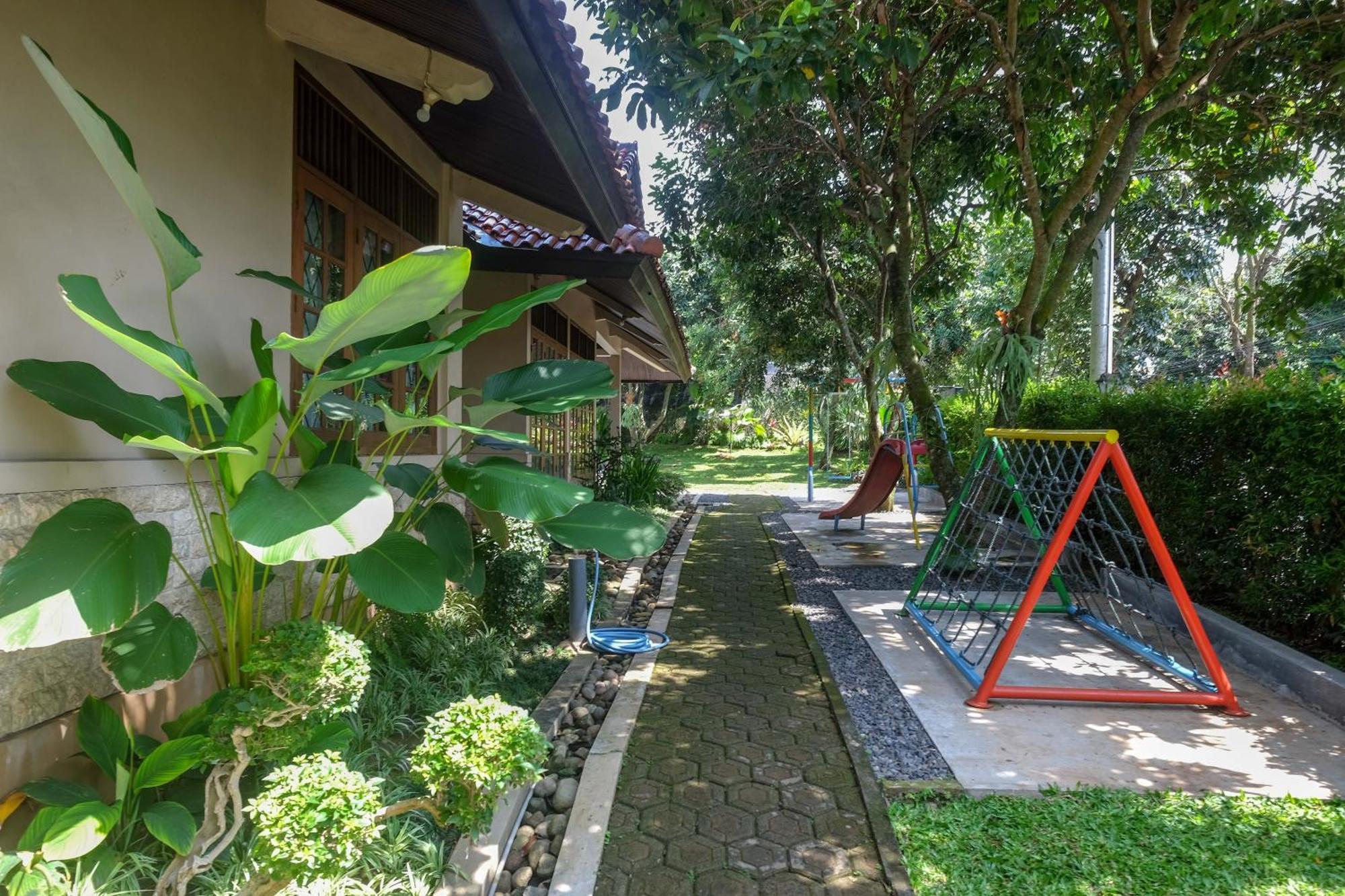 Sareh Villa By The Lavana Semarang Ngoại thất bức ảnh